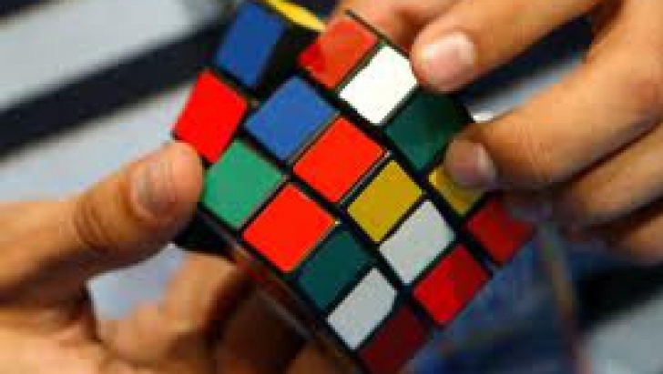 Cum să rezolvi un cub Rubik: 43 de cvintilioane de poziţii posibile, o singură soluţie