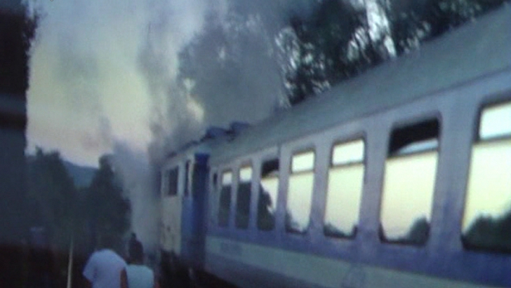 Călătorii unui tren, evacuaţi după un incendiu la locomotivă