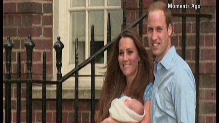 PRIMA APARIŢIE PUBLICĂ cu fiul lor. Prinţul William, Kate Middleton şi noul lor născut