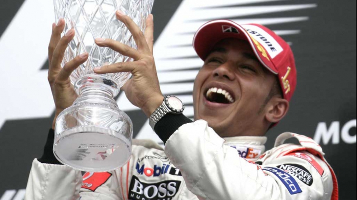 Multiplu campion de Formula 1, Lewis Hamilton, a lovit trei maşini la Monaco