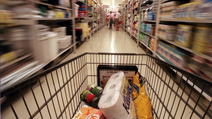 Cum poţi să obţii REDUCERE la supermarket dacă duci DEŞEURI la reciclat