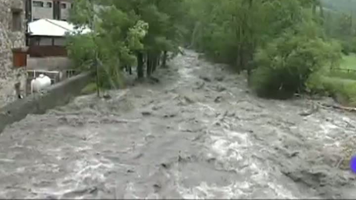 Cod galben de inundaţii pe râuri din 12 judeţe