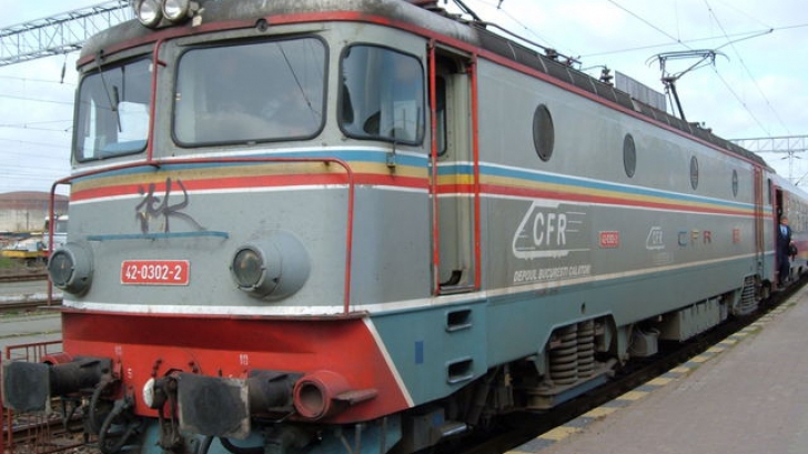 Cluj: O maşină a fost lovită de tren. 3 persoane au fost rănite
