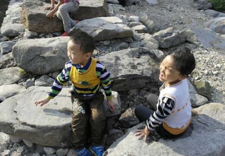 Doi dintre copiii salvați de Cheng Changjiang