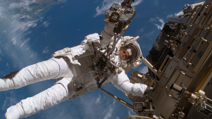 Prima companie privată care va transporta astronauţi pe ISS