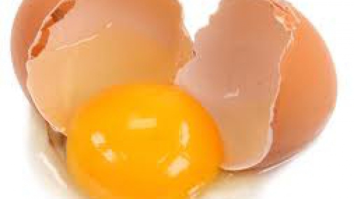 E adevarat ca ouale contin mult colesterol – peste 200 mg, adica mai bine de doua treimi din cantitatea recomandata de medici, care situeaza limita la 300 mg pe zi
