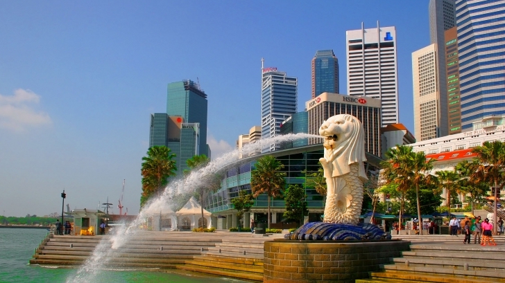 Salariul mediu în Singapore este de aproape 3.000 dolari pe lună