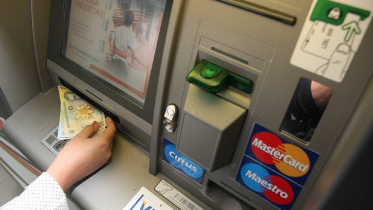 A vrut să scoată bani de la un bancomat, dar a avut parte de o surpriză neplăcută.