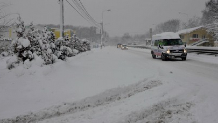 Trafic în condiţii de iarnă în Harghita, după ce a nins