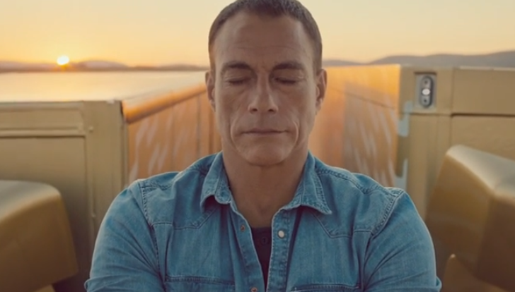 Jean Claude van Damme, cel mai spectaculos șpagat din istorie