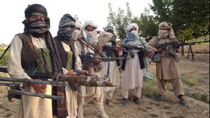 Sute de deținuți au evadat dintr-o închisoare din Afganistan, în urma unui atac taliban cu kamikaze