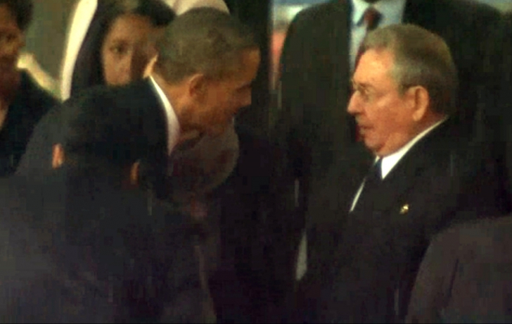 Barack Obama a dat mâna cu liderul cubanez Raul Castro  CAPTURĂ VIDEO