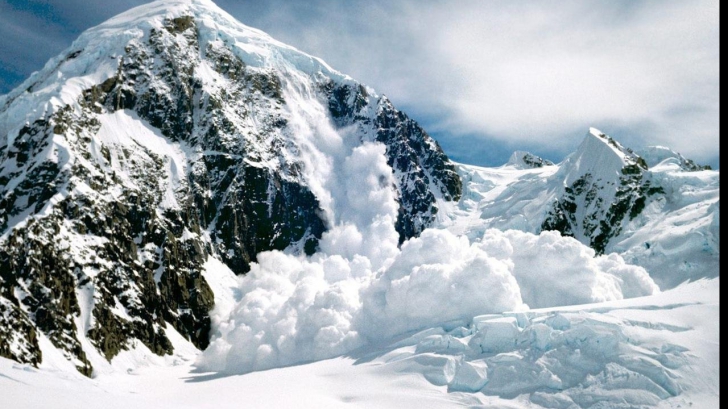 Accident teribil în Alpi: patru alpinişti au căzut într-o crevasă şi au murit