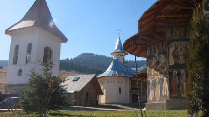 La 7 ani de la înmormîntare, călugării de la Petru Vodă l-au deshumat pe părintele Calciu Dumitreasa