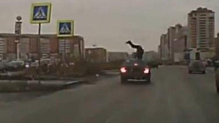 Bărbat lovit de o mașină &icirc;n Rusia pe o trecere de pietoni