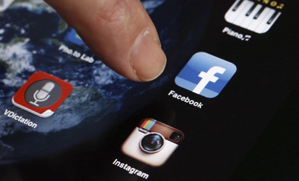 Tot mai multe ţări analizează interzicerea reţelelor sociale pentru copiii sub 16 ani