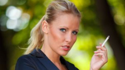 Motivele &icirc;ngrășării și sfaturi pentru menținerea greutății c&acirc;nd te lași de fumat