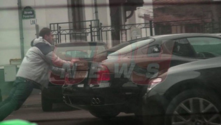 Logodnicul Ioanei Băsescu, filmat când împinge o mașină de 100.000 de euro