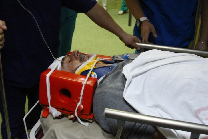 ACCIDENT SILVIU LUNG. Fostul fotbalist a fost condus, după accident, la Spitalul Judeţean de Urgenţă din Craiova. Foto: MEDIAFAX FOTO - Bogdan Dănescu  