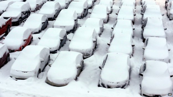 În Massachusetts stratul de zăpadă a atins un nivel record, 53 de centimetri