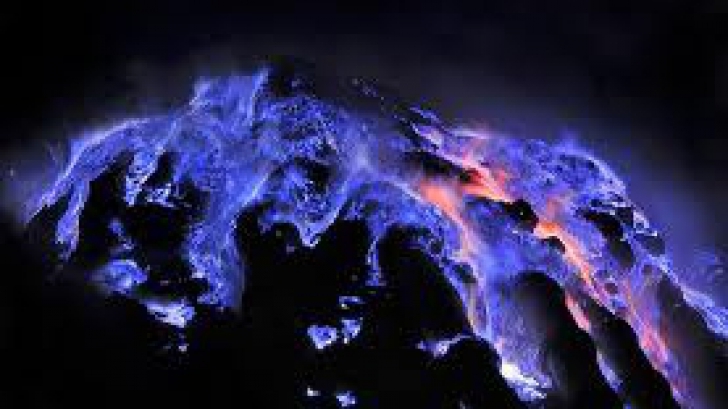 Vulcanul cu lavă albastră