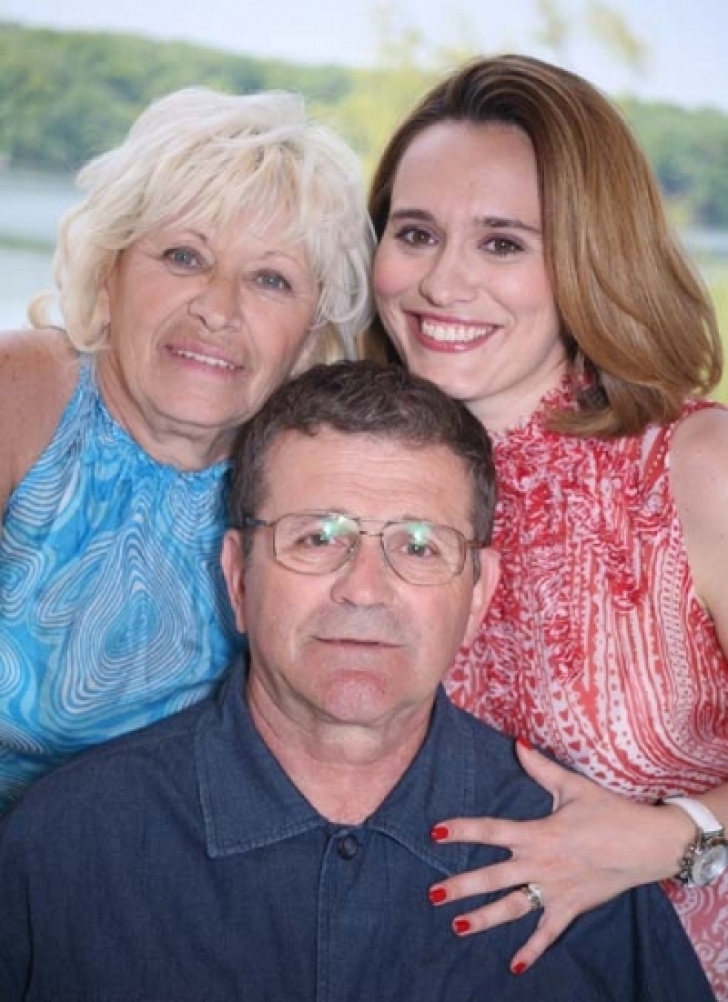 Andreea Esca împreună cu părinții săi 