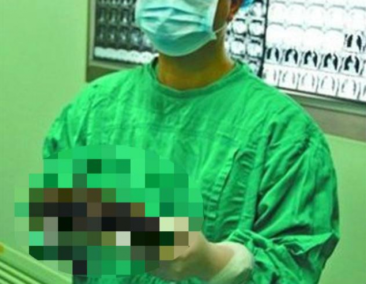 Ce au scos medicii din stomacul unei fetiţe de 12 ani. "Nu am mai văzut aşa ceva!"