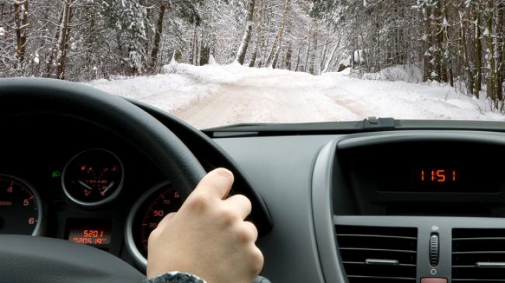 Cum să conduci pe timp de iarnă
