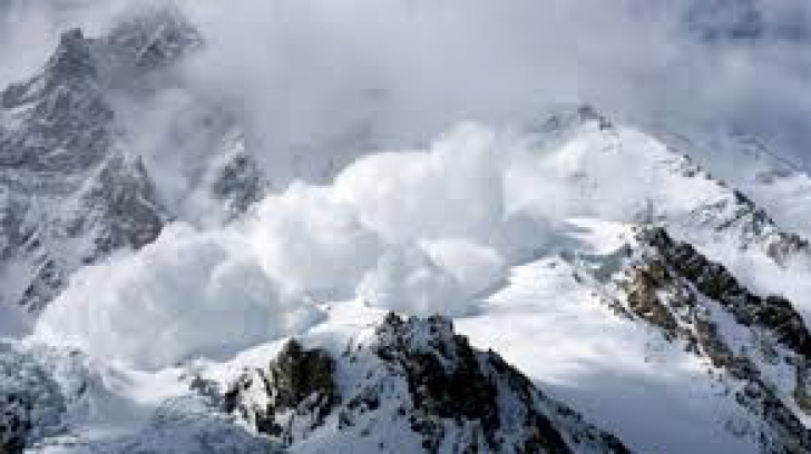Cel puţin şase persoane au murit în urma unei avalanşe produse în Everest