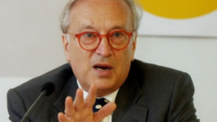 TRAIAN BĂSESCU: Nu îi răspund lui Swoboda; România dă cetăţenie celor care cer restabilirea acesteia