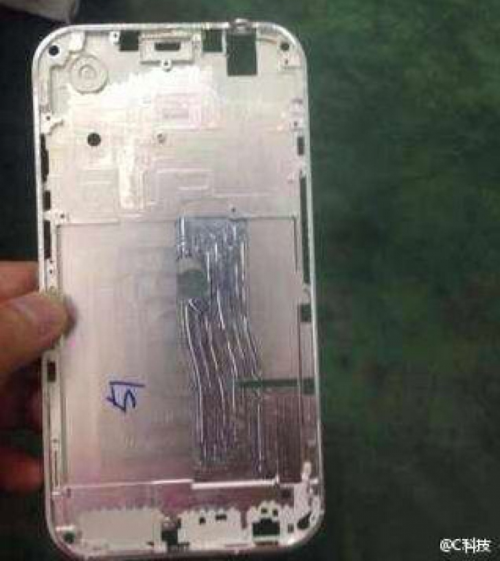 iPhone 6 și al său ”foarte probabil” cadru metalic