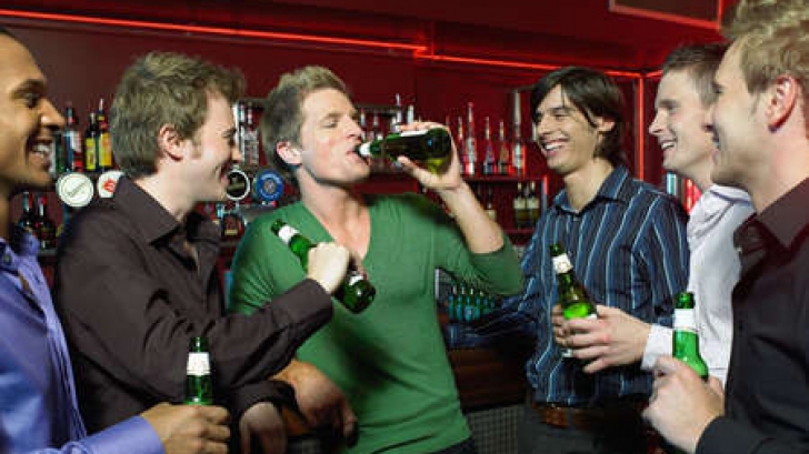 Ieșitul la băut e sănătos pentru sănătatea mentală a bărbaților