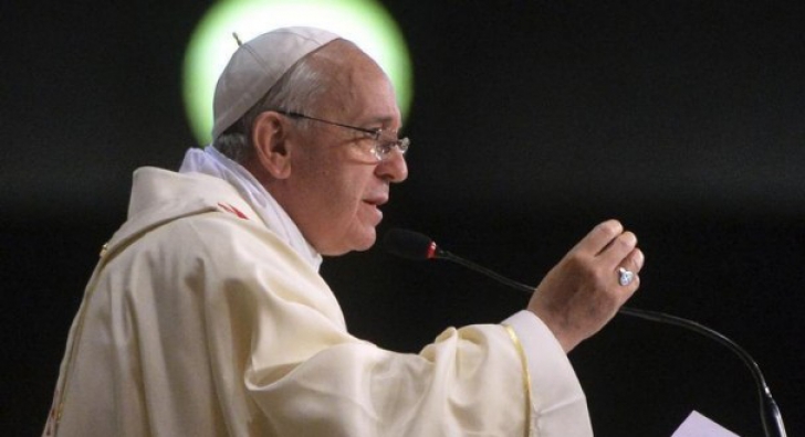 Papa Francisc le cere liderilor politici şi economici să se abţină de la excese