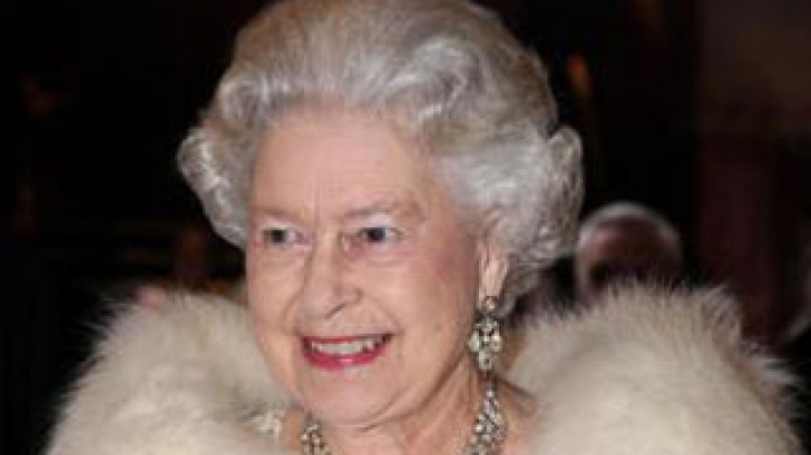 Regina Marii Britanii a ajuns "la sapă de lemn"