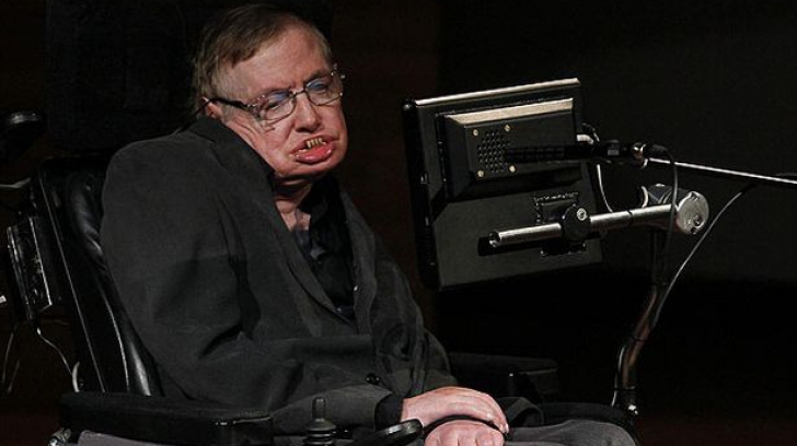 Stephen Hawking vrea să rescrie legile fizicii