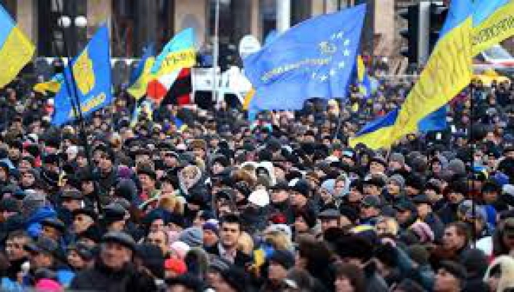 Ucraina: Merkel îi cere lui Ianukovici retragerea legilor contra manifestanților
