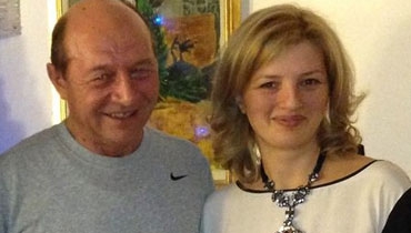 Clipe de cumpănă în familia Băsescu. Fiica fostului președinte, Ioana, ar suferi de o boală la plămâni