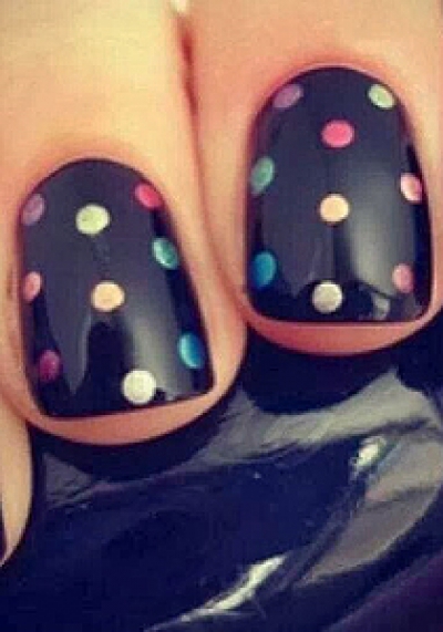 Modele de unghii cu buline