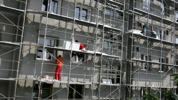 Construcţiile, la pământ