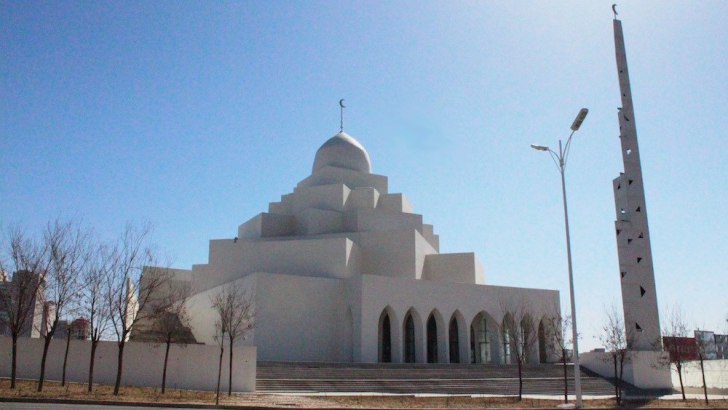 Există chiar şi o moschee aproape de centrul oraşului