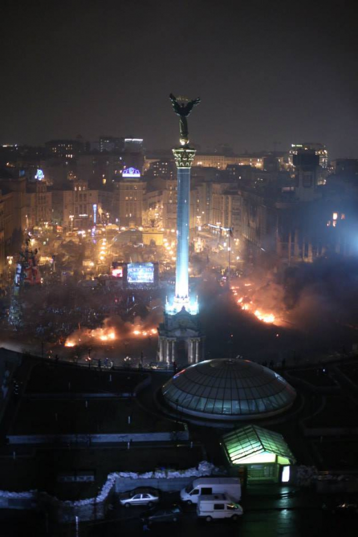 UCRAINA. Lupte sângeroase la Kiev: 100 de morţi. POLIŢIA ARE PERMISIUNEA SĂ TRAGĂ  - LIVE VIDEO