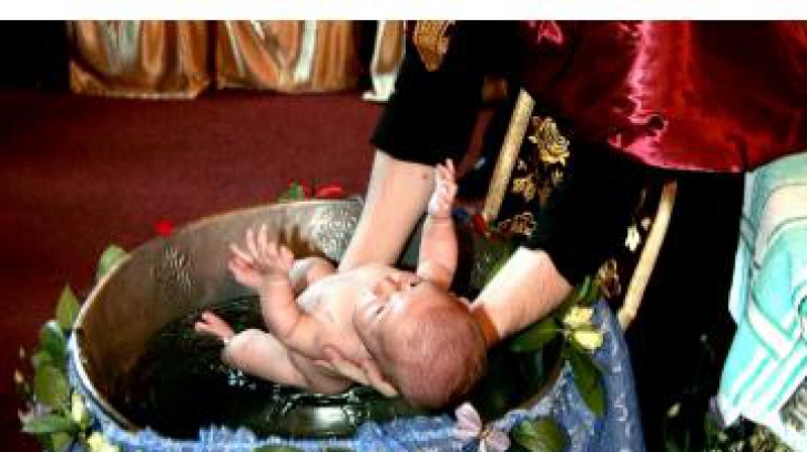 Fetiţa a murit chiar după ce a fost botezată