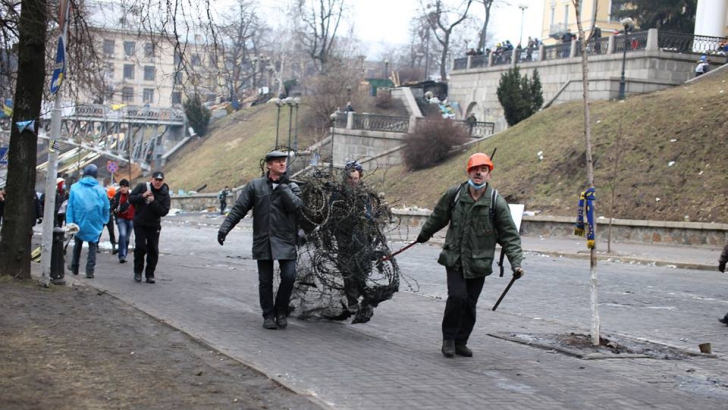 UCRAINA. Militanţii extremişti care au luptat la Kiev se pregătesc să răspundă Rusiei