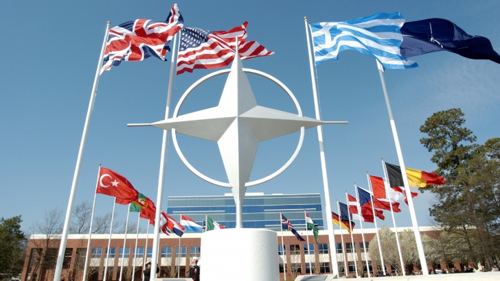 NATO susţine o Ucraină "suverană şi independentă"