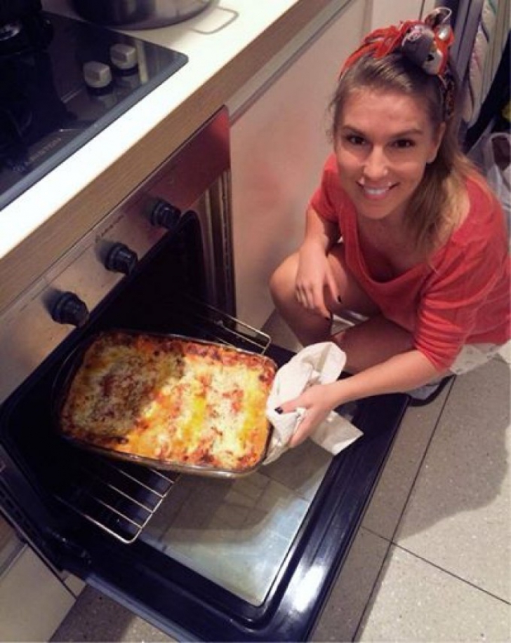 Corina Bud şi-a uimit fanii de pe Facebook cu o reţetă de Lasagna