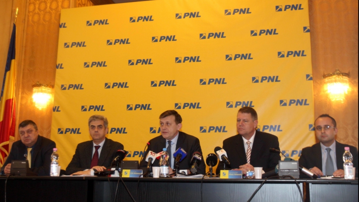 PNL schimbă garnitura de miniştri
 