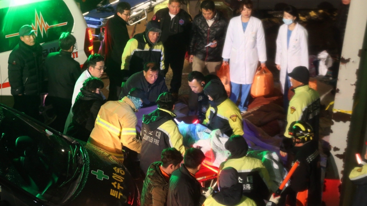 Trei studenţi coreeni, morţi după căderea unui plafon