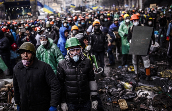 Protestatarii ucraineni au împins forţele de ordine din Piaţa Independenţei