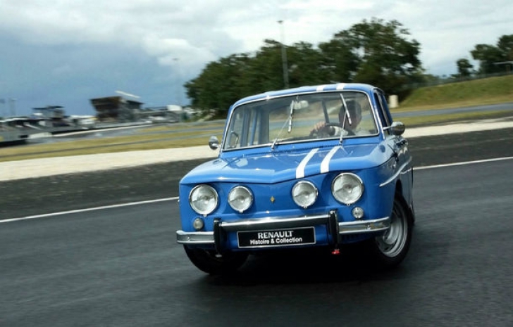 Renault 8 Gordini: Povestea precursorului celebrei Dacia 1100 și câteva fotografii de colecție
