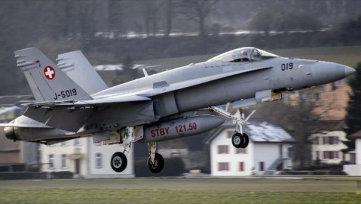 Avioanele Forţelor Aeriene Elveţiene au rămas la sol deoarece erau în afara orelor de program